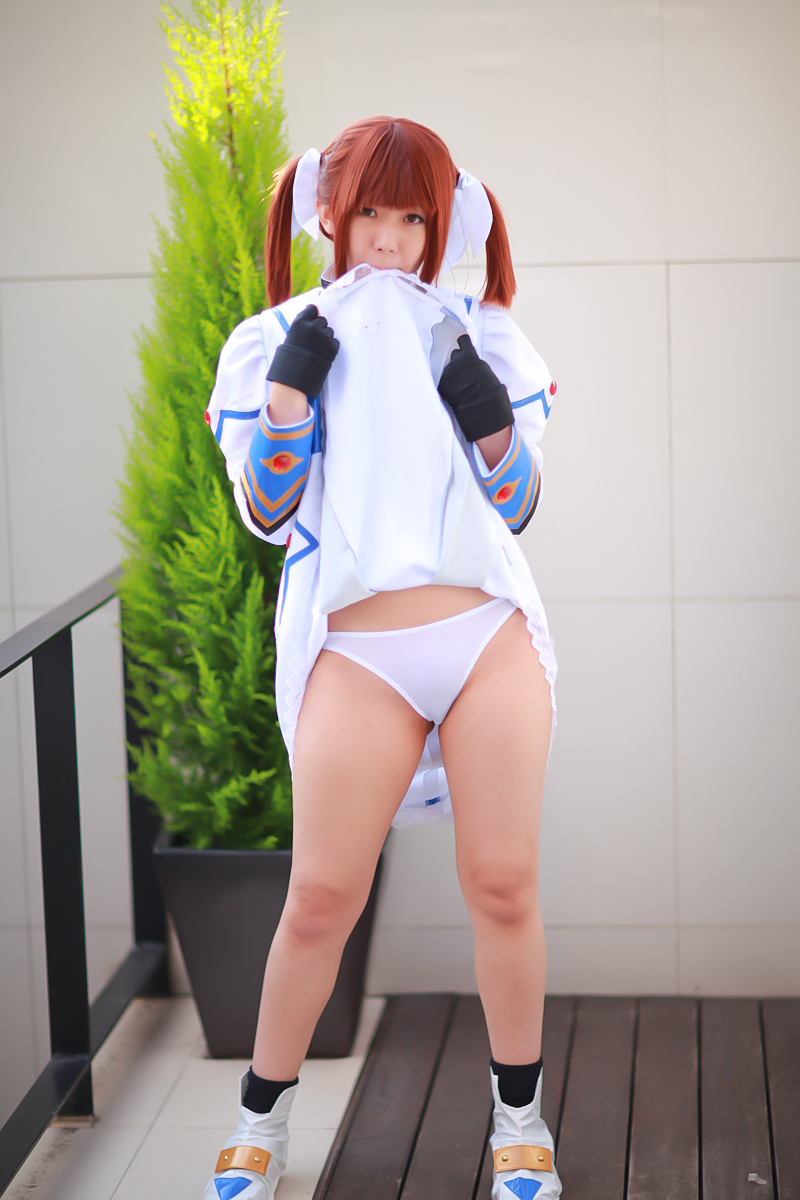 [Cosplay]  Hot Maho Shojo Lyrical Nanoha 诱惑的动作